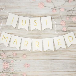 Just Married Flagguirlande Hvid/Guld