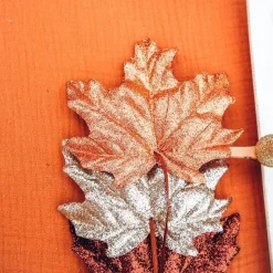 Kunstigt Ahornblad Med Satinbånd Kobberglitter