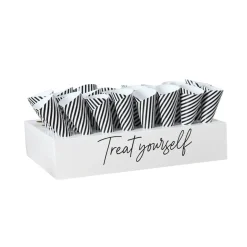 Monochrome Kræmmerhus Snackstand