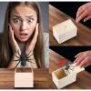 Æske Med Springende Edderkop Spøg Og Skæmt